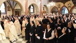 Festeggiamento principale per 150 anni dalla fondazione delle Suore scolare presieduto da cardinale Braz de Aviz 2.jpg